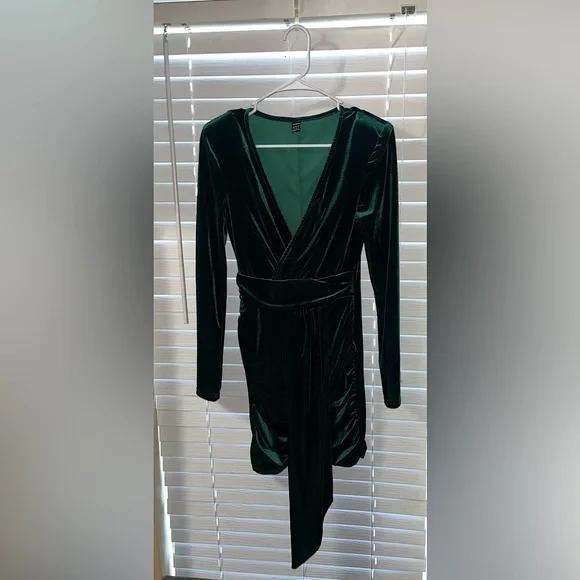 SHEIN | Dresses | Emerald Green Velvet Dress Super Cute For The Holidays |  Poshmark